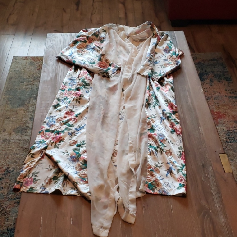 Vintage Victoria's Secret Robe - Picture 2 of 5
